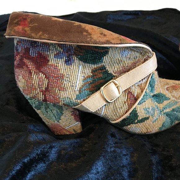 Boots, B.A.I.T. But Another Innocent Tale, multi-colored tapestry, Size 6 - Picture 3 of 4
